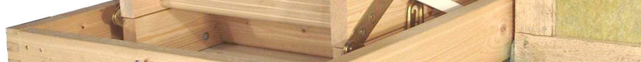 Passive house installation kit “Single” featuring a wooden stair structure and a sealing tape for energy-efficient sealing between ceiling and casing.