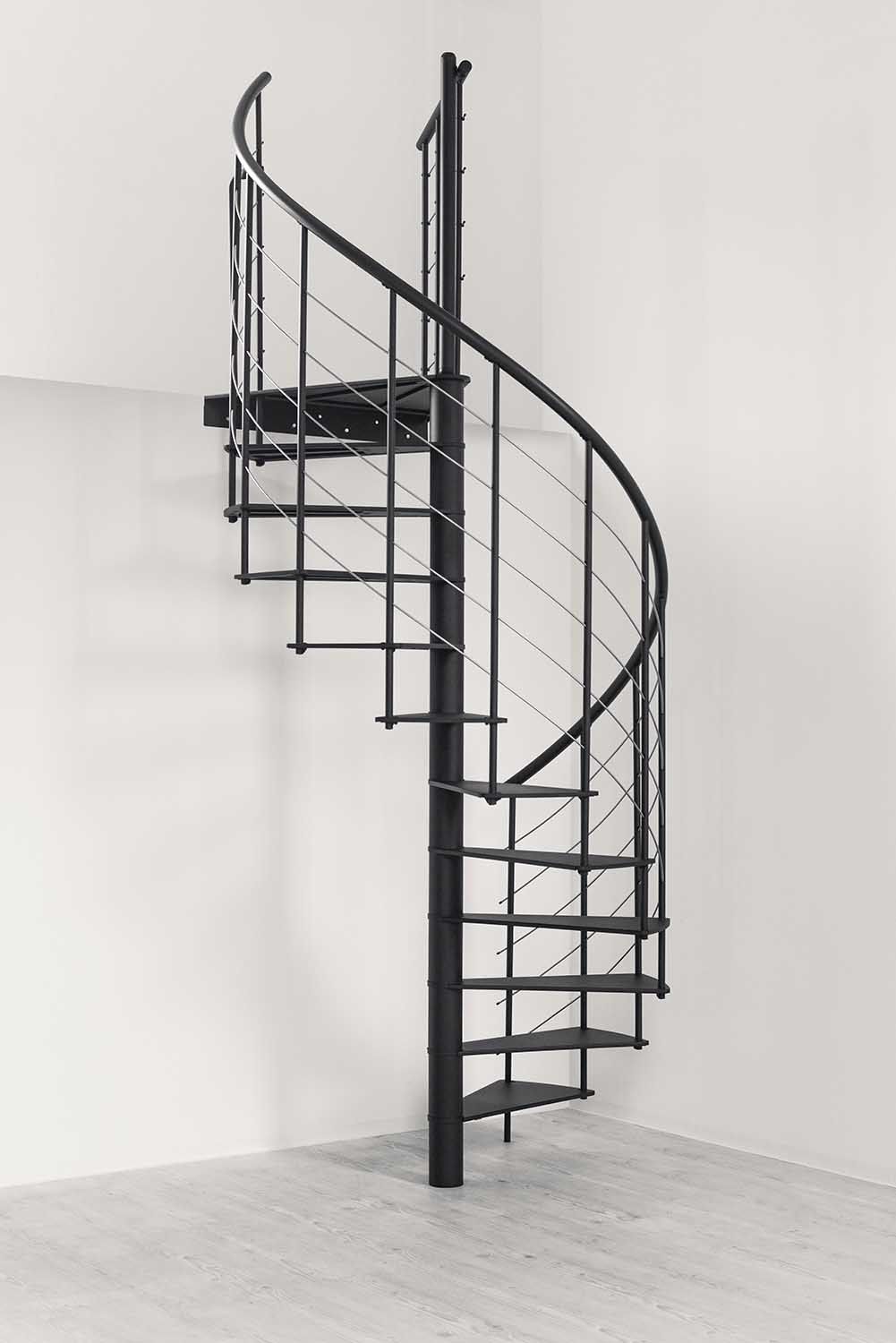 Modern “Milano” spiral staircase made of black metal. The staircase features open metal steps, a railing with vertical rods, horizontal base bars (underguards), and a black PVC handrail.