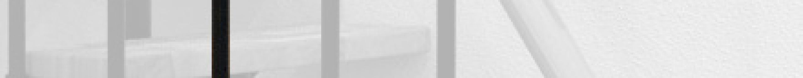 Height extension for the Joker staircase with beech steps and black metal. Shown is a detail of the additional step, the railing bars, and the handrail.