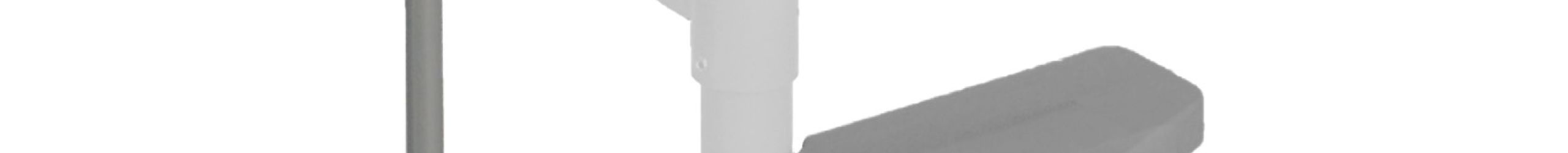 Height extension for the Monaco staircase with walnut-steps and grey metal. Shown is a detail of the additional step, the railing bars, and the handrail.