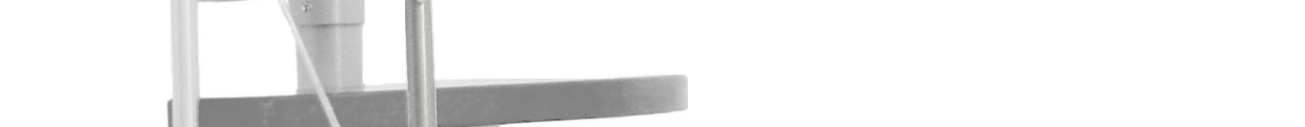 Height extension for the Nizza staircase with walnut steps and grey metal. Shown is a detail of the additional step, the railing bars, and the handrail.