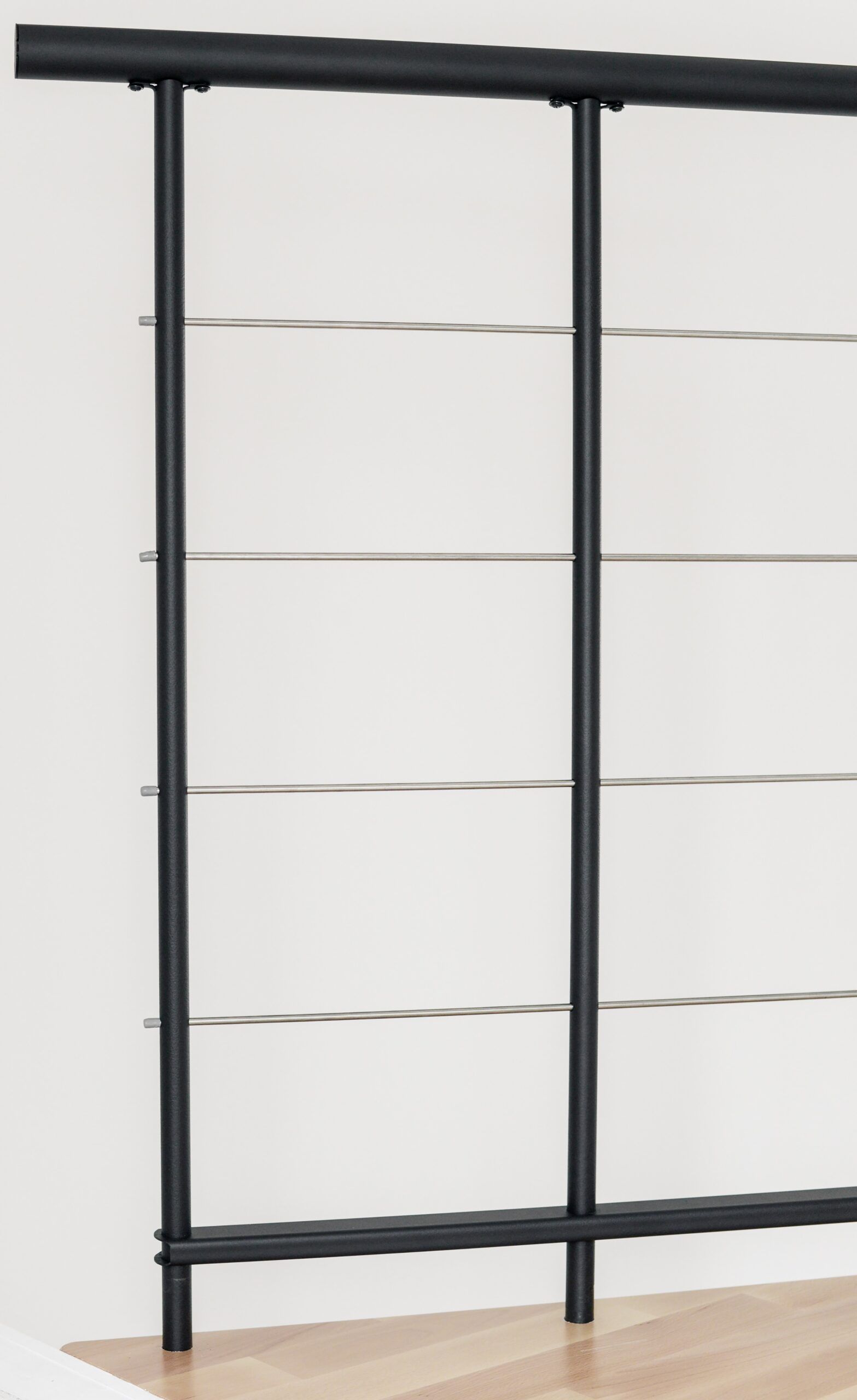 Balustrade with four bottom chords