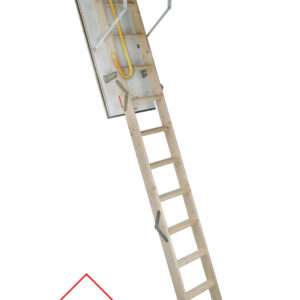 Tradition attic ladder with straight wooden steps, white insulated hatch cover, and surrounding casing. Equipped with a yellow safety handle and a thermal insulation value of 1.1 W/m²K.