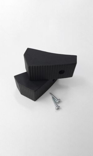 Two black stair shoes for wooden stairs with a ribbed surface, including two mounting screws, placed on a light background.