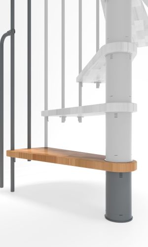 Höhenerweiterung für die Treppe Berlin mit Stufen in Buche, grauem Stahlgeländer und PVC-Handlauf. Gezeigt wird ein Detail der Zusatzstufe und der Geländerstäbe.