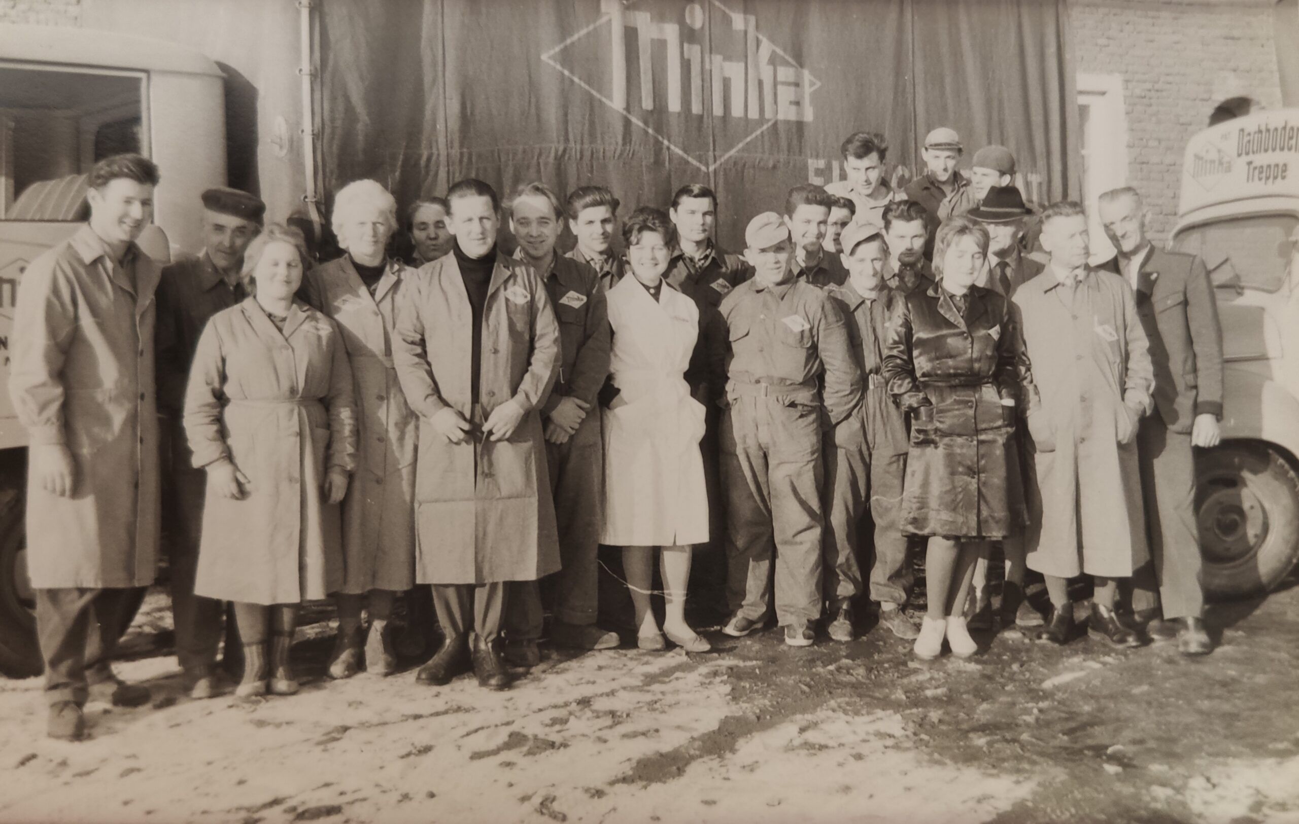 Schwarz-weiß Foto des Minka Teams 1960