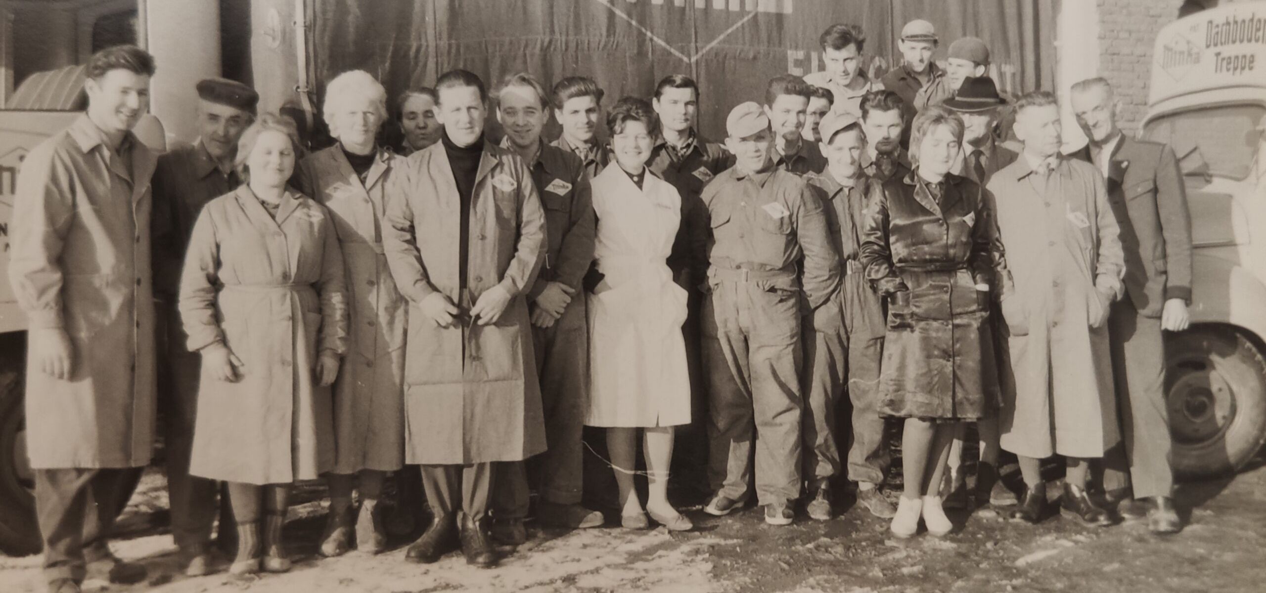 Schwarz-weiß Foto des Minka Teams 1960