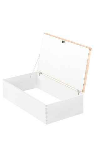 Geöffneter Oberdeckel für die Dachbodentreppe Euro Trend, in Weiß mit Holzrahmen und seitlicher Kettenhalterung zur sicheren Fixierung der Deckelklappe.