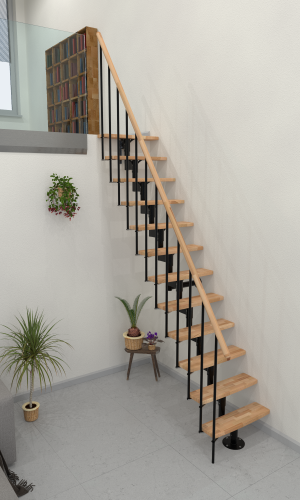 Gerade Mittelholmtreppe mit Stufen aus Buche und schwarzem Metallgestell