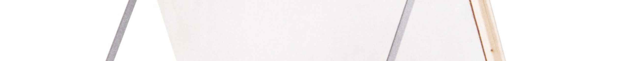 Geöffneter ISO-Oberdeckel ohne Lukenverkleidung für Dachbodentreppe Type 15 Exklusiv. Der weiße Deckel ist von einem Holzrahmen eingefasst und wird durch zwei stabile Metallstützen gehalten.