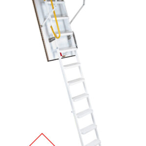 Dachbodentreppe Steel mit geradläufiger Aluminiumleiter, weißem Deckel und umlaufendem Futterkasten. Die Treppe besitzt einen gelben Sicherheitsgriff und erreicht einen Wärmedämmwert von 1,1 W/m²K.