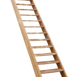 Eine klassische Wangentreppe aus Buchenholz mit offenen Stufen ohne Geländer.