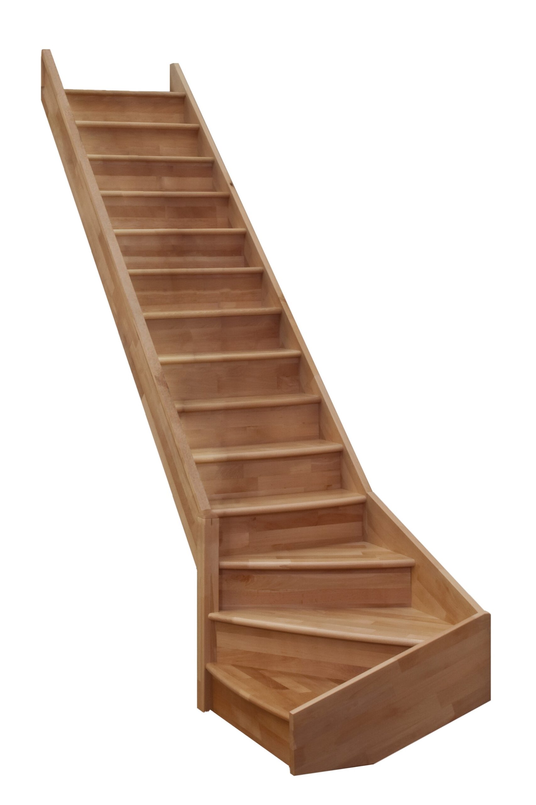 Eine Wangentreppe mit Setzstufen aus Buche ohne Geländer. Der untere Teil der Treppe hat eine viertelgewendelte Drehung nach links.