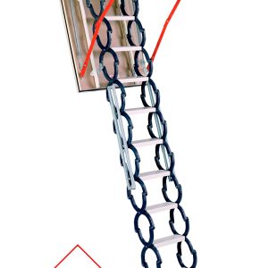 Maßgefertigte Dachbodentreppe Type 4M mit Scherentreppen-System aus Metall und gedämmter Deckelklappe. Die Treppe ist mit roten seitlichen Hebelarmen ausgestattet und bietet eine Wärmedämmung von 1,1 W/m²K.