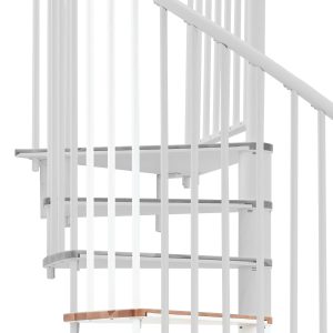 Höhenerweiterung für die Spindeltreppe Switch mit Stufen in Buche und weißem Metall. Gezeigt wird ein Detail der Zusatzstufe und der Geländerstäbe.