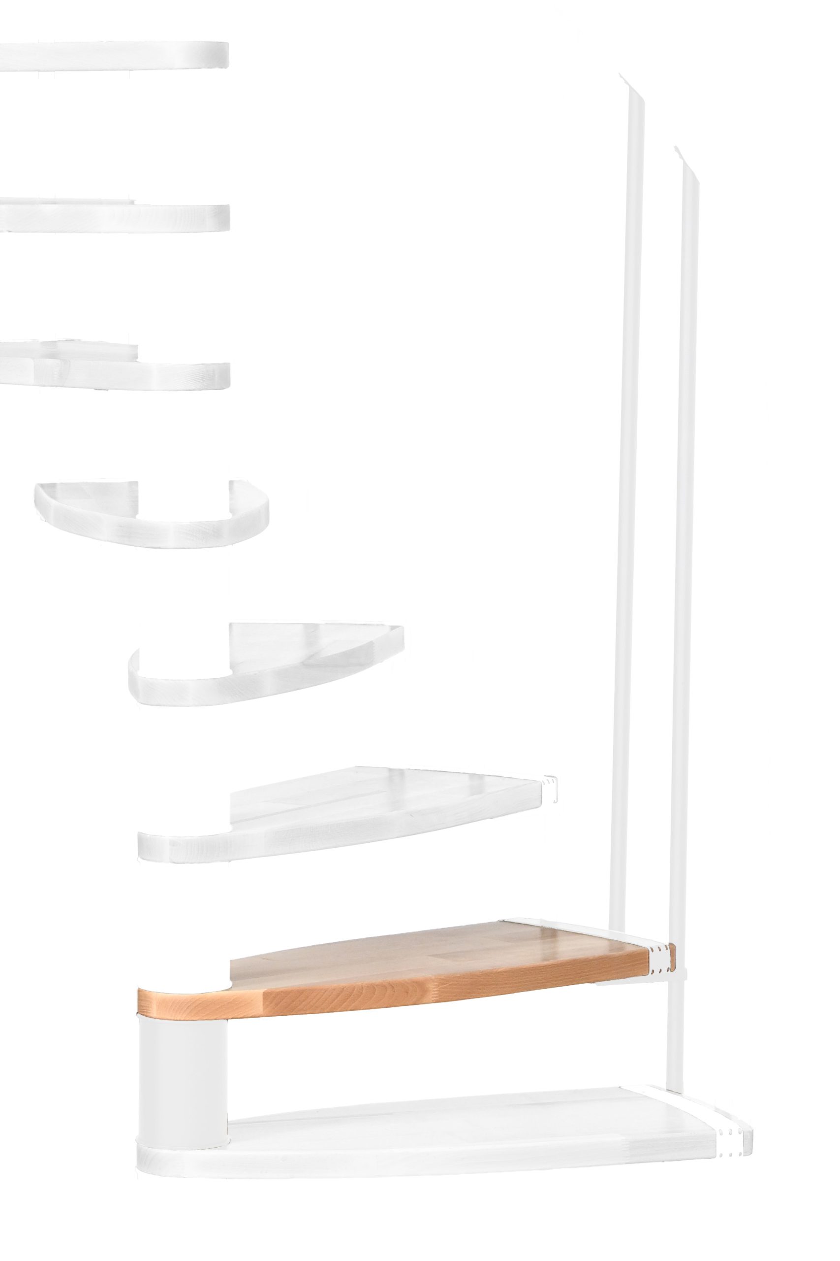 Höhenerweiterung für die Spindeltreppe Luna mit Stufen in Buche und weißem Metall. Gezeigt wird ein Detail der Zusatzstufe und der Geländerstäbe.