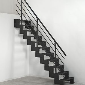 Geradläufige Raumspartreppe Modulario Mini in Schwarz mit Metallstufen. Die Treppe ist an einer weißen Wand montiert und steht auf einem hellen Holzfußboden. Das moderne Metallgeländer bietet sicheren Halt.