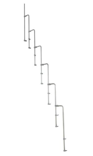 Zweites Geländer für die Raumspartreppe Monaco. Besteht aus grauen Metallpfosten mit gebogenem Abschluss am oberen Ende.